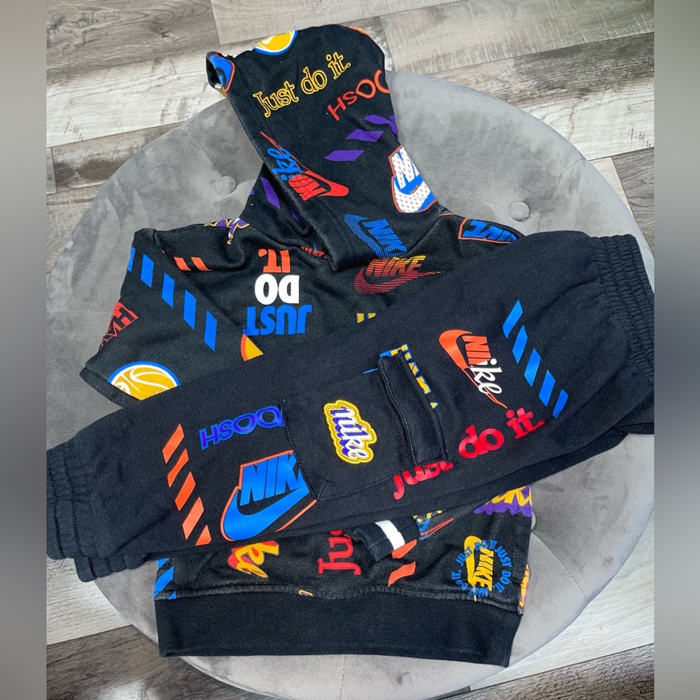 Nike Toddler Boys 3T Fleece Pullover Hoodie and Fleece Cargo Pant.